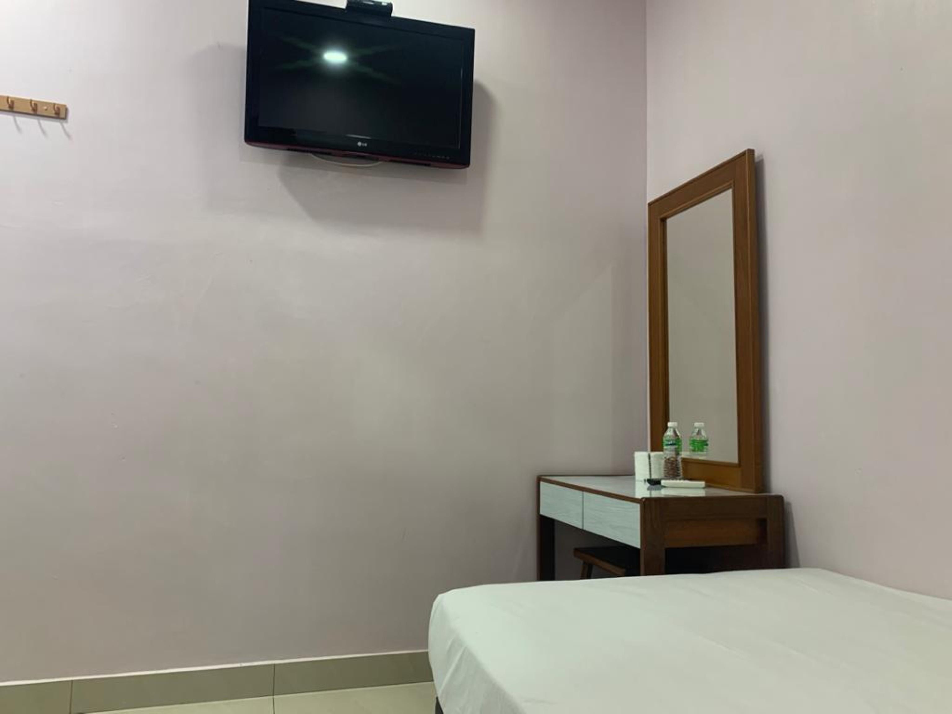 Oyo 89877 Sun Triang Hotel Kampong Kerayong Extérieur photo