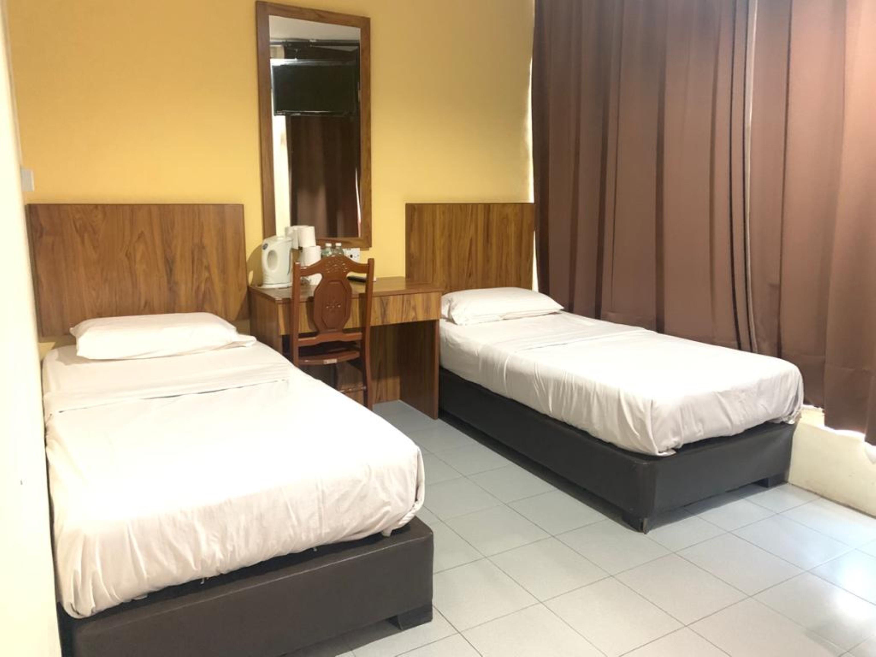 Oyo 89877 Sun Triang Hotel Kampong Kerayong Extérieur photo