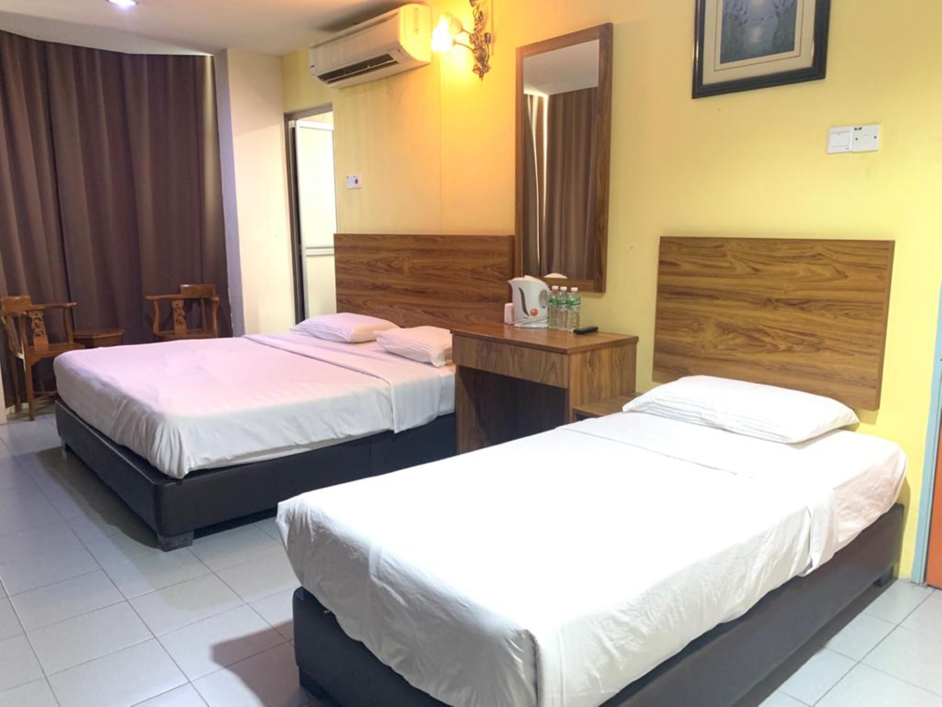 Oyo 89877 Sun Triang Hotel Kampong Kerayong Extérieur photo