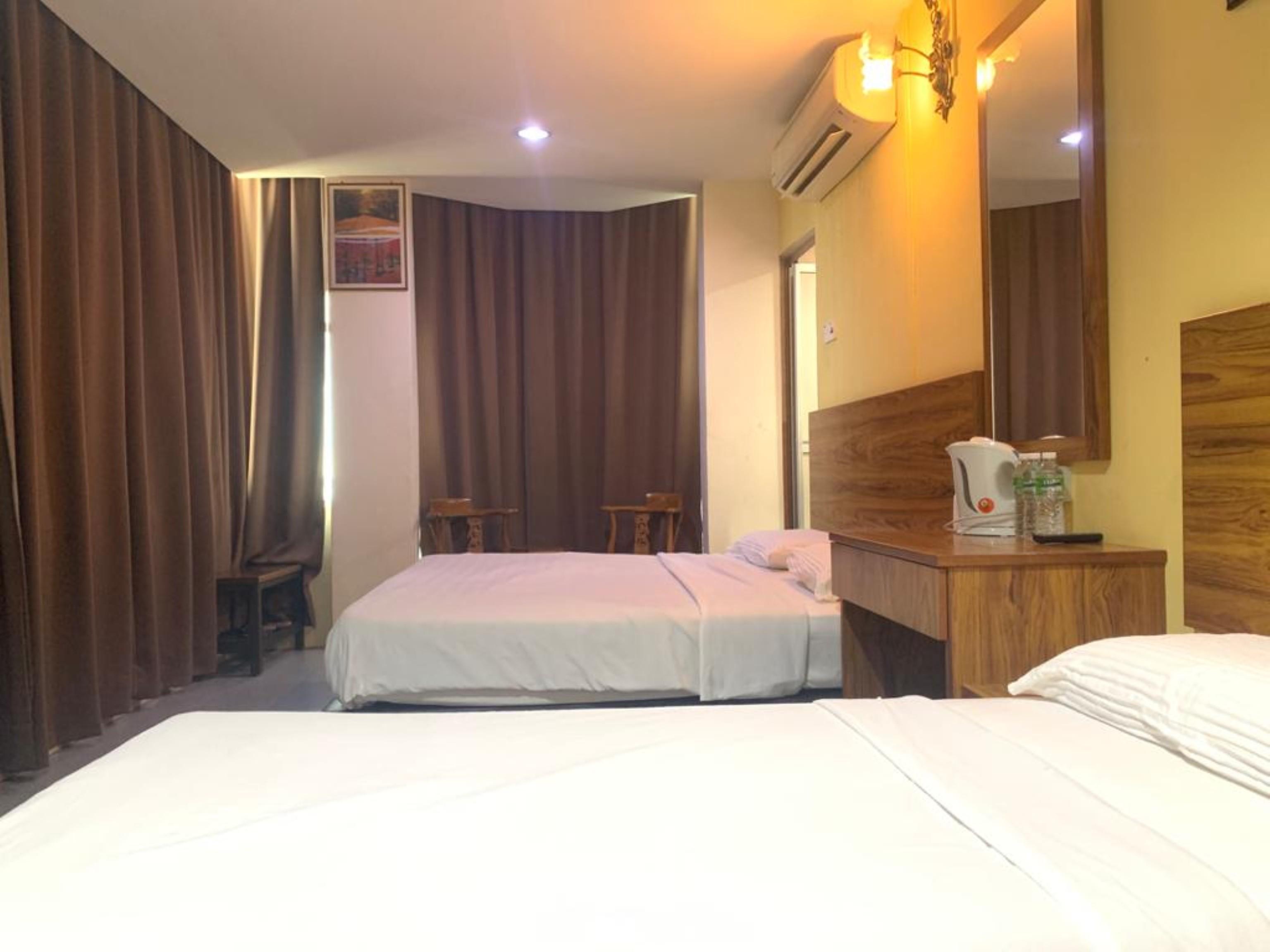 Oyo 89877 Sun Triang Hotel Kampong Kerayong Extérieur photo