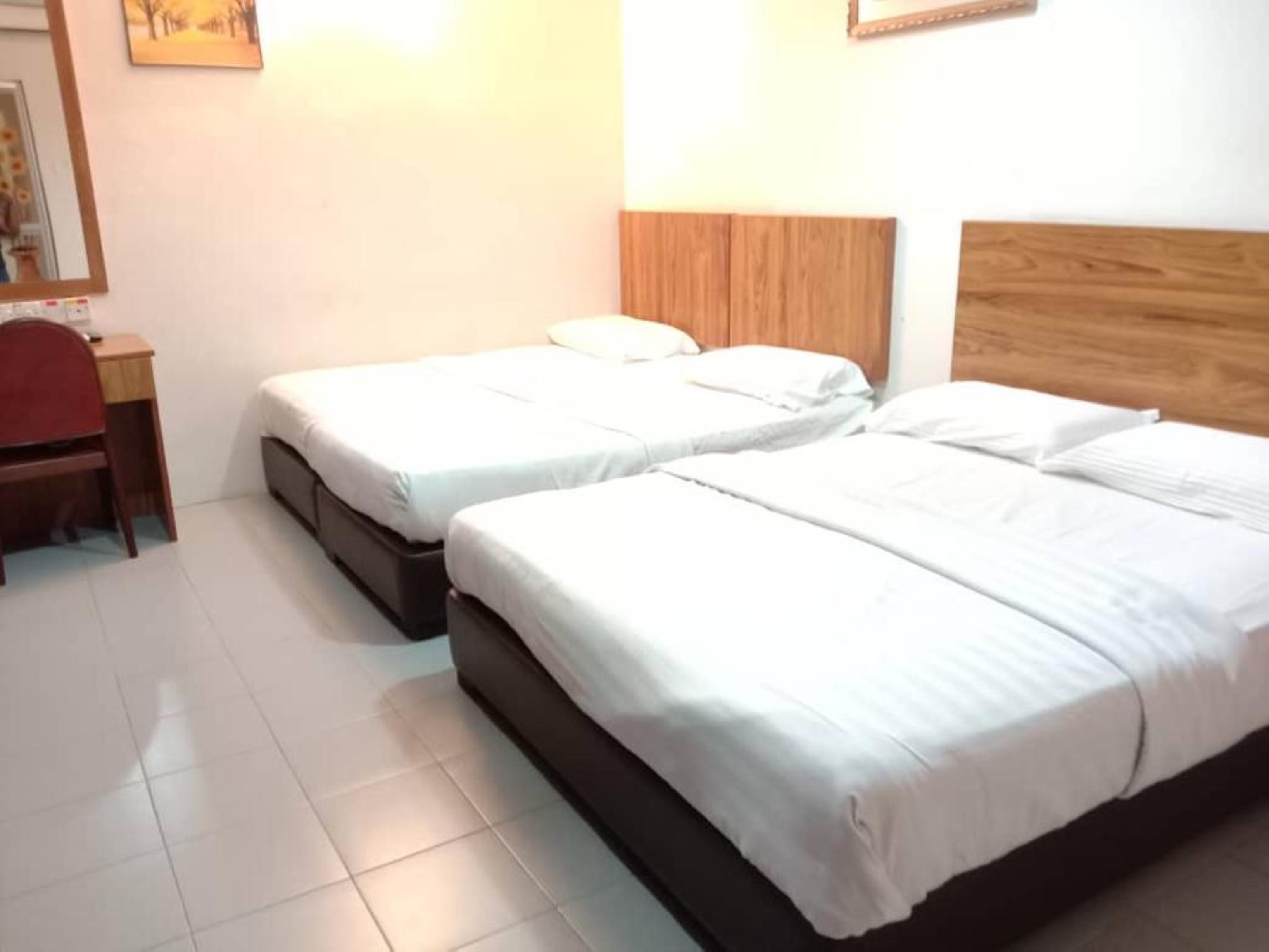 Oyo 89877 Sun Triang Hotel Kampong Kerayong Extérieur photo