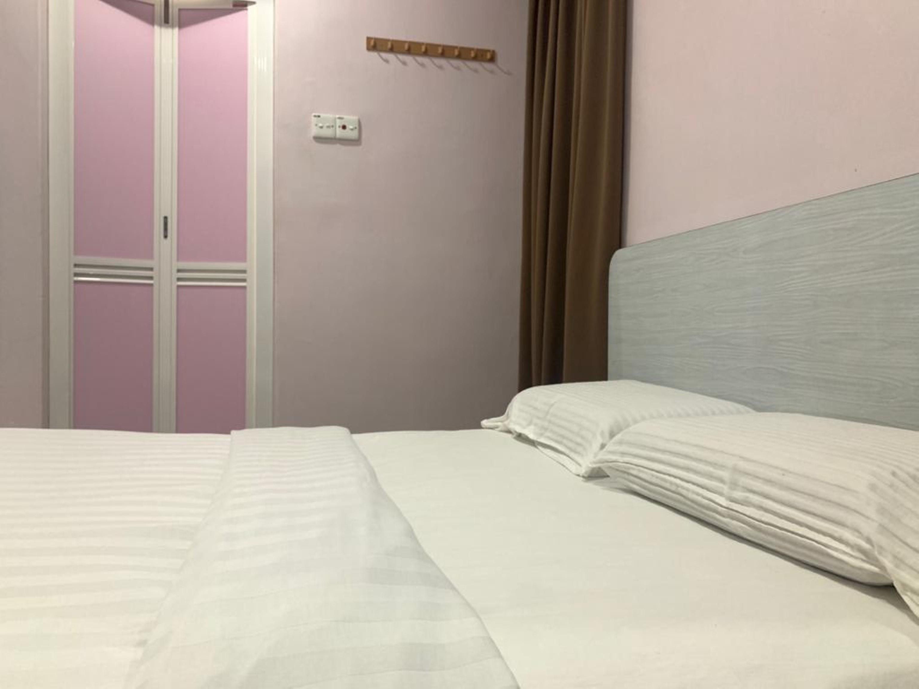 Oyo 89877 Sun Triang Hotel Kampong Kerayong Extérieur photo