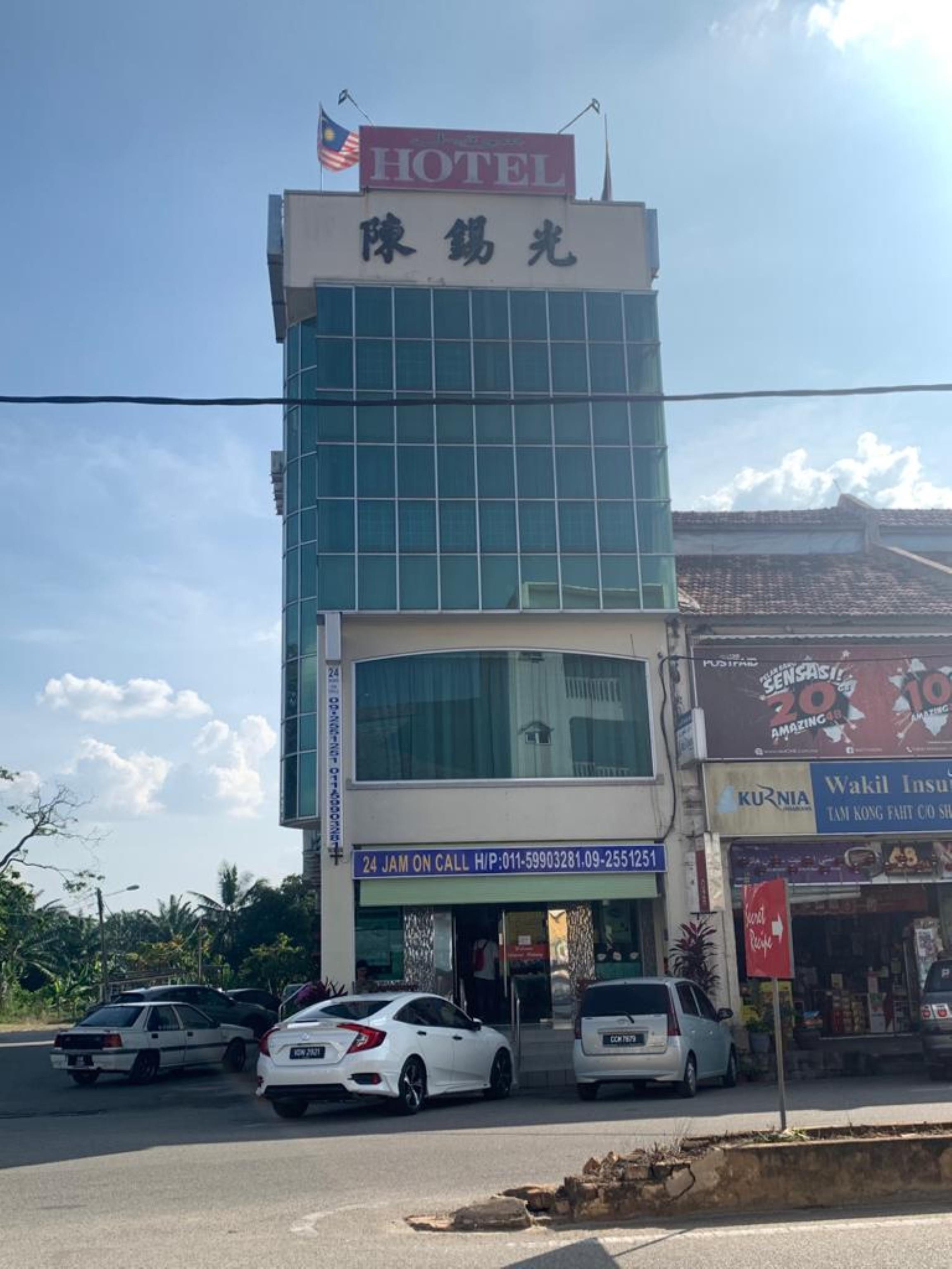 Oyo 89877 Sun Triang Hotel Kampong Kerayong Extérieur photo