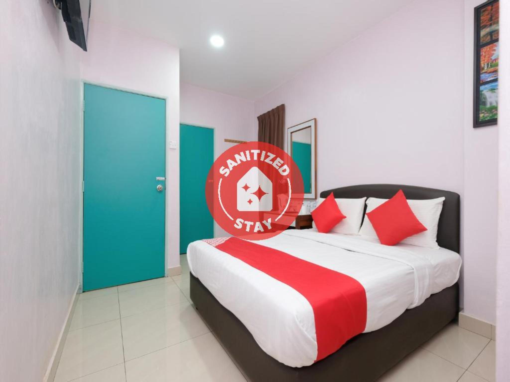 Oyo 89877 Sun Triang Hotel Kampong Kerayong Extérieur photo