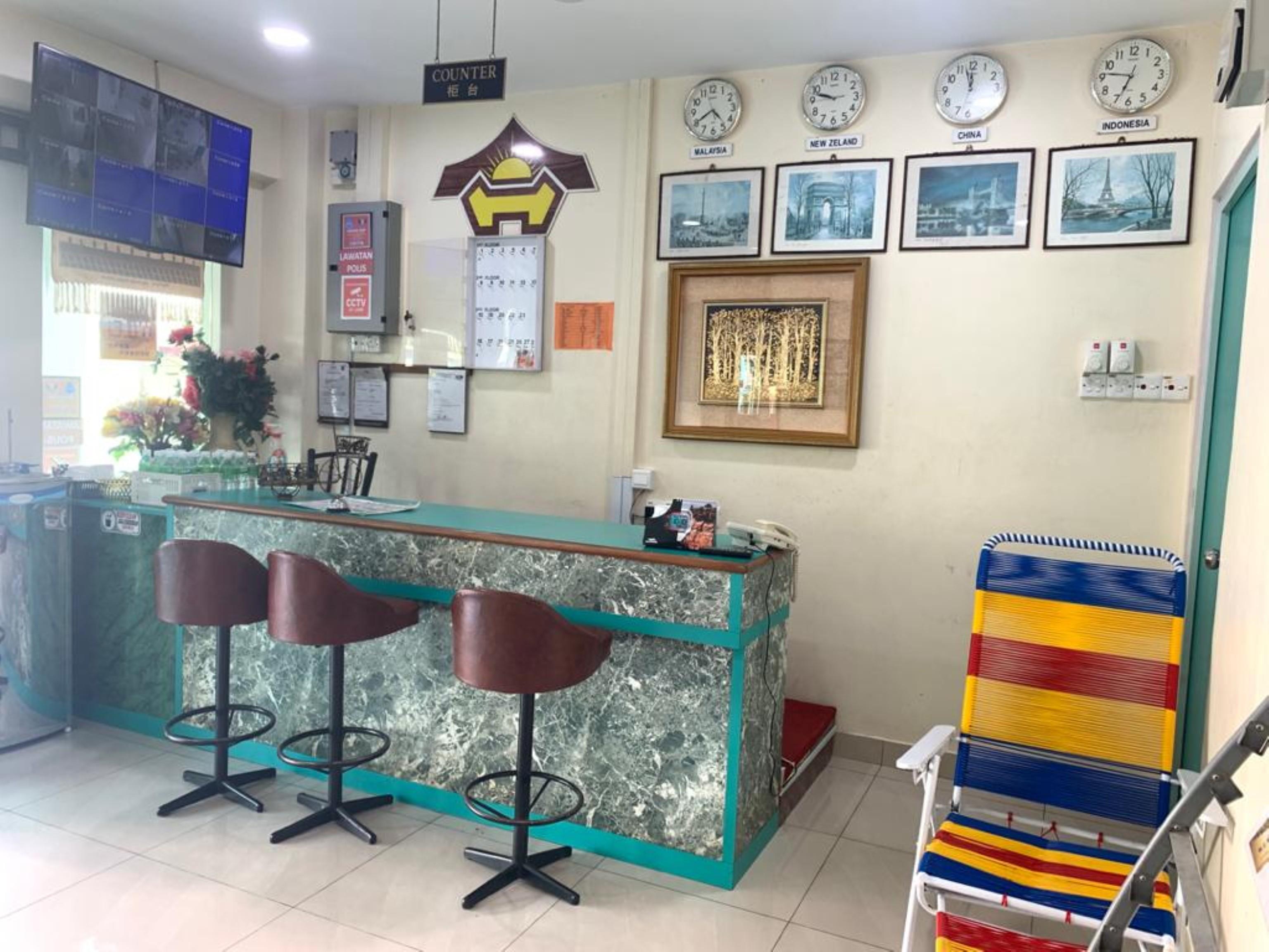 Oyo 89877 Sun Triang Hotel Kampong Kerayong Extérieur photo