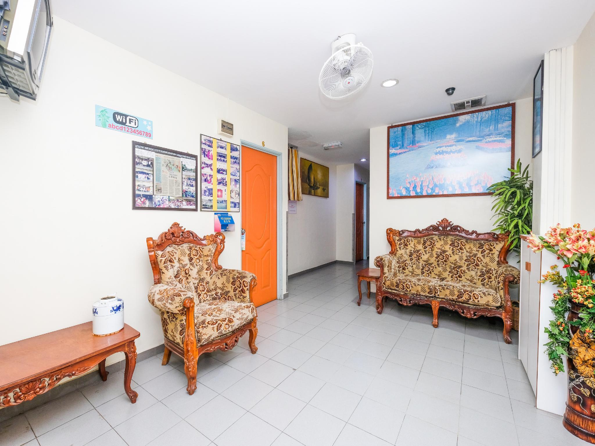 Oyo 89877 Sun Triang Hotel Kampong Kerayong Extérieur photo