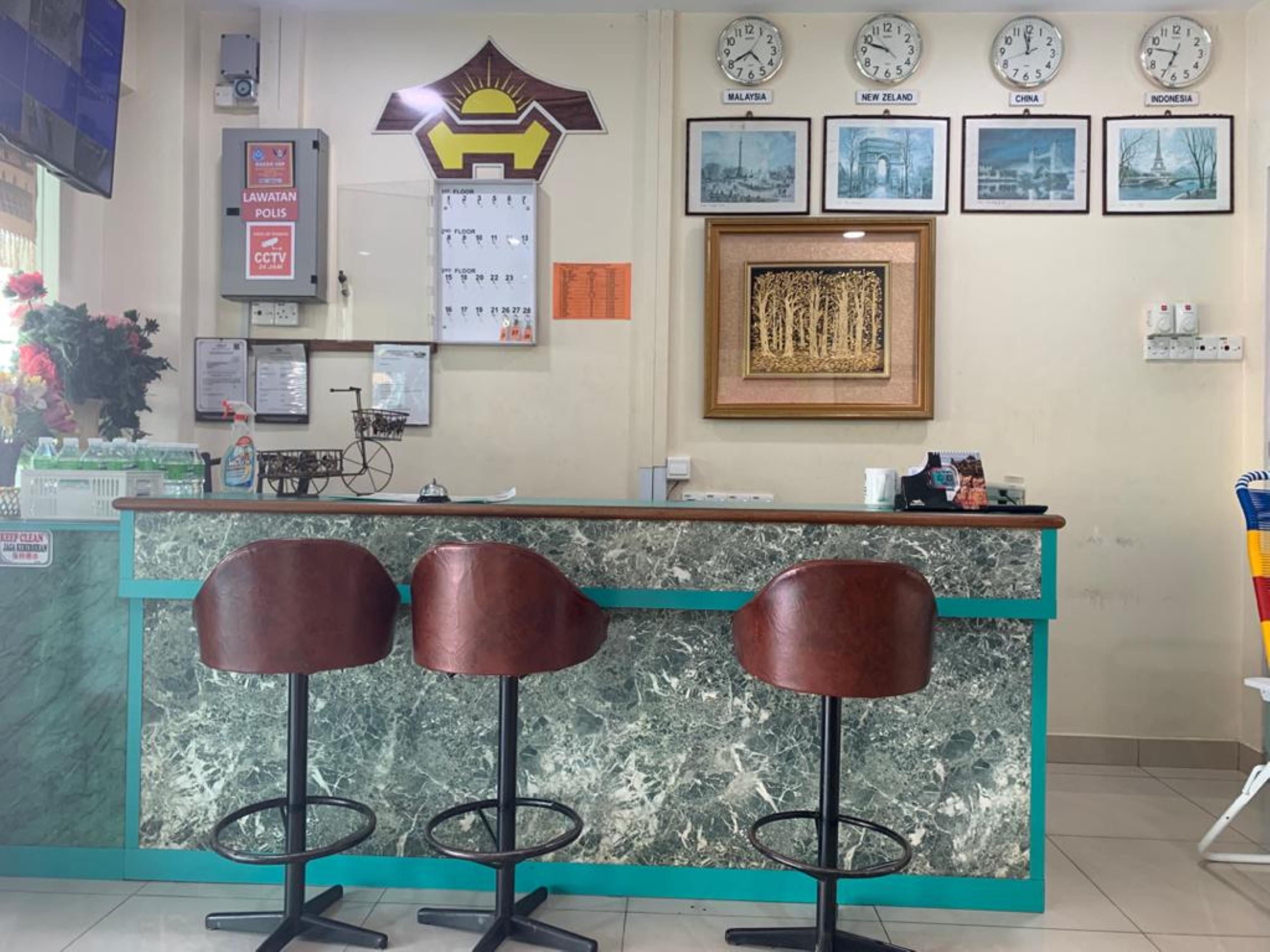Oyo 89877 Sun Triang Hotel Kampong Kerayong Extérieur photo