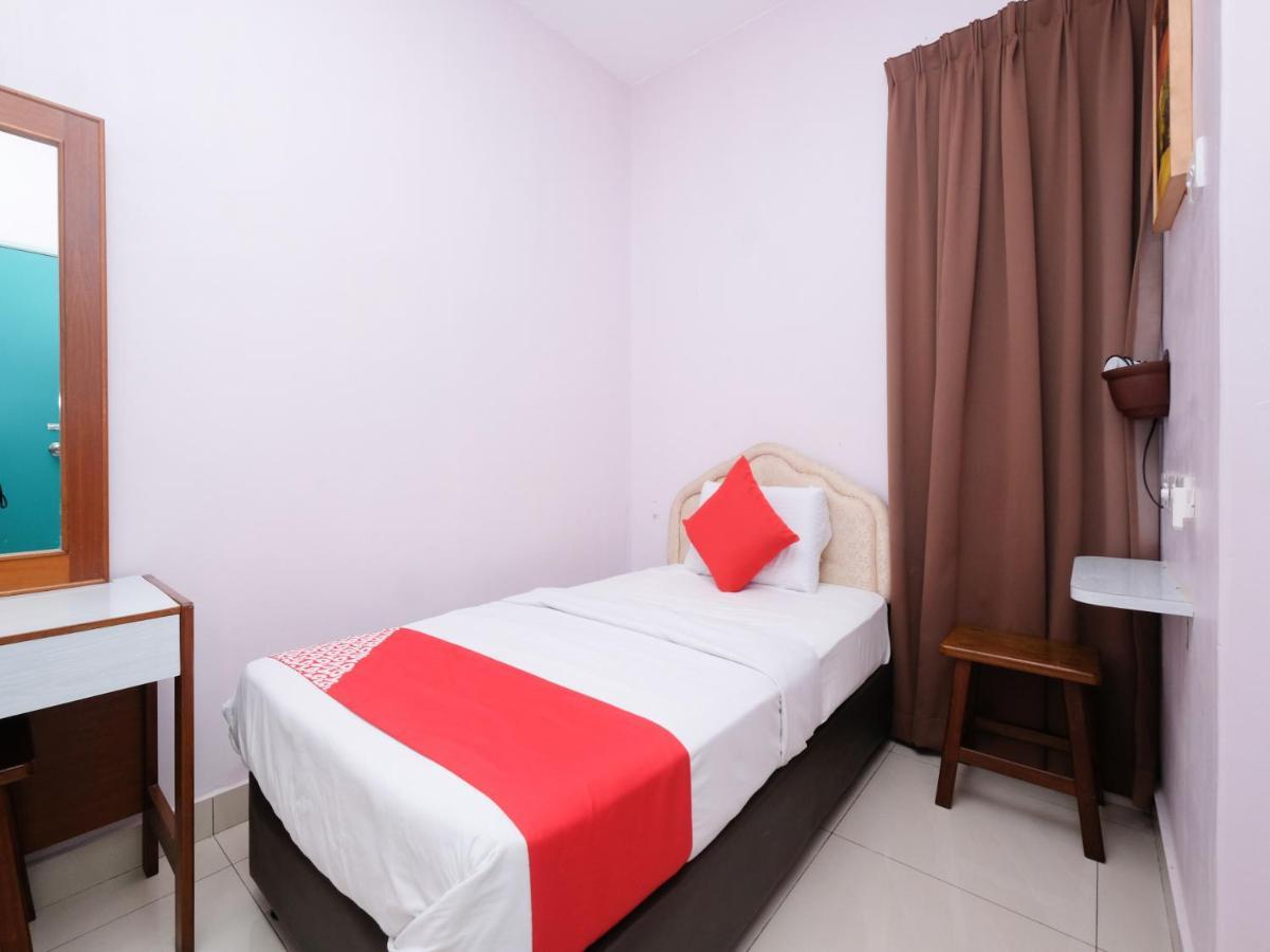 Oyo 89877 Sun Triang Hotel Kampong Kerayong Extérieur photo