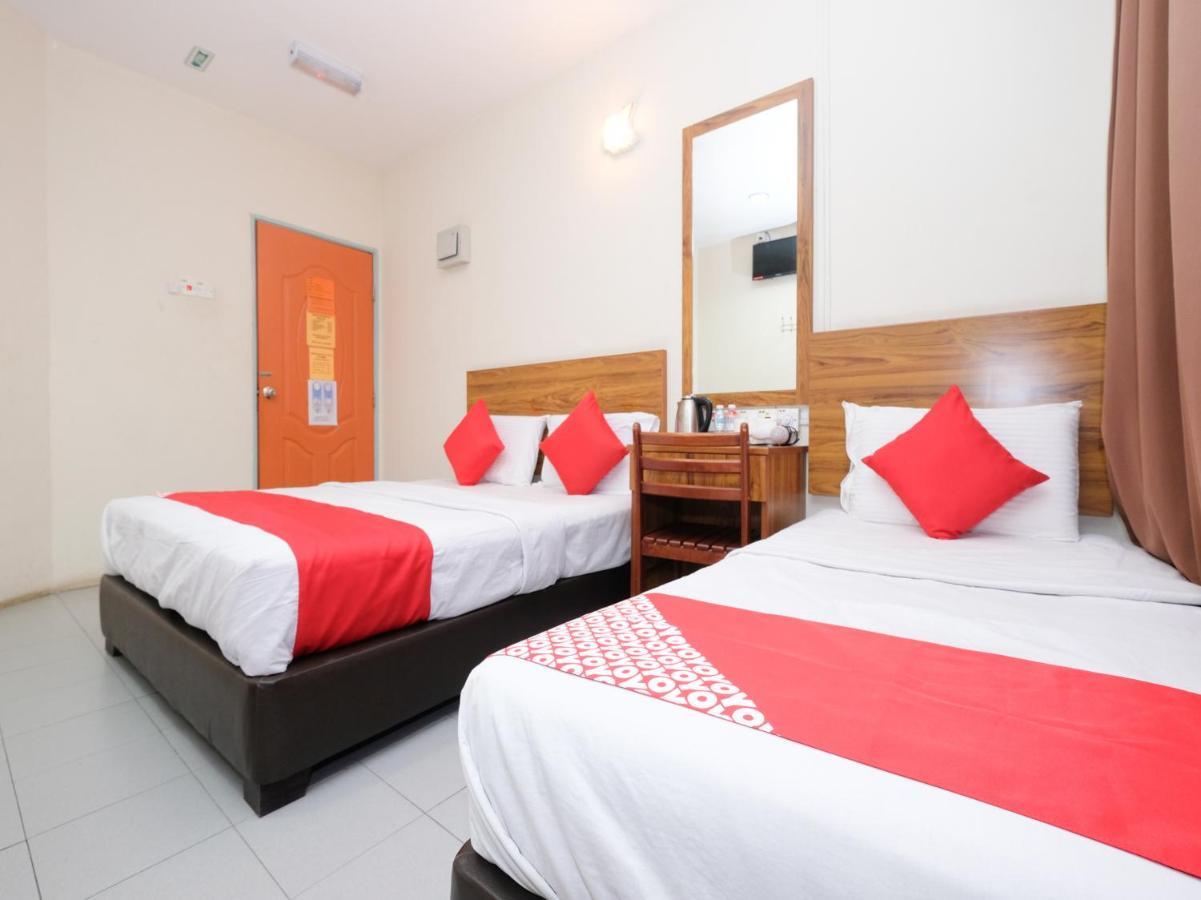 Oyo 89877 Sun Triang Hotel Kampong Kerayong Extérieur photo