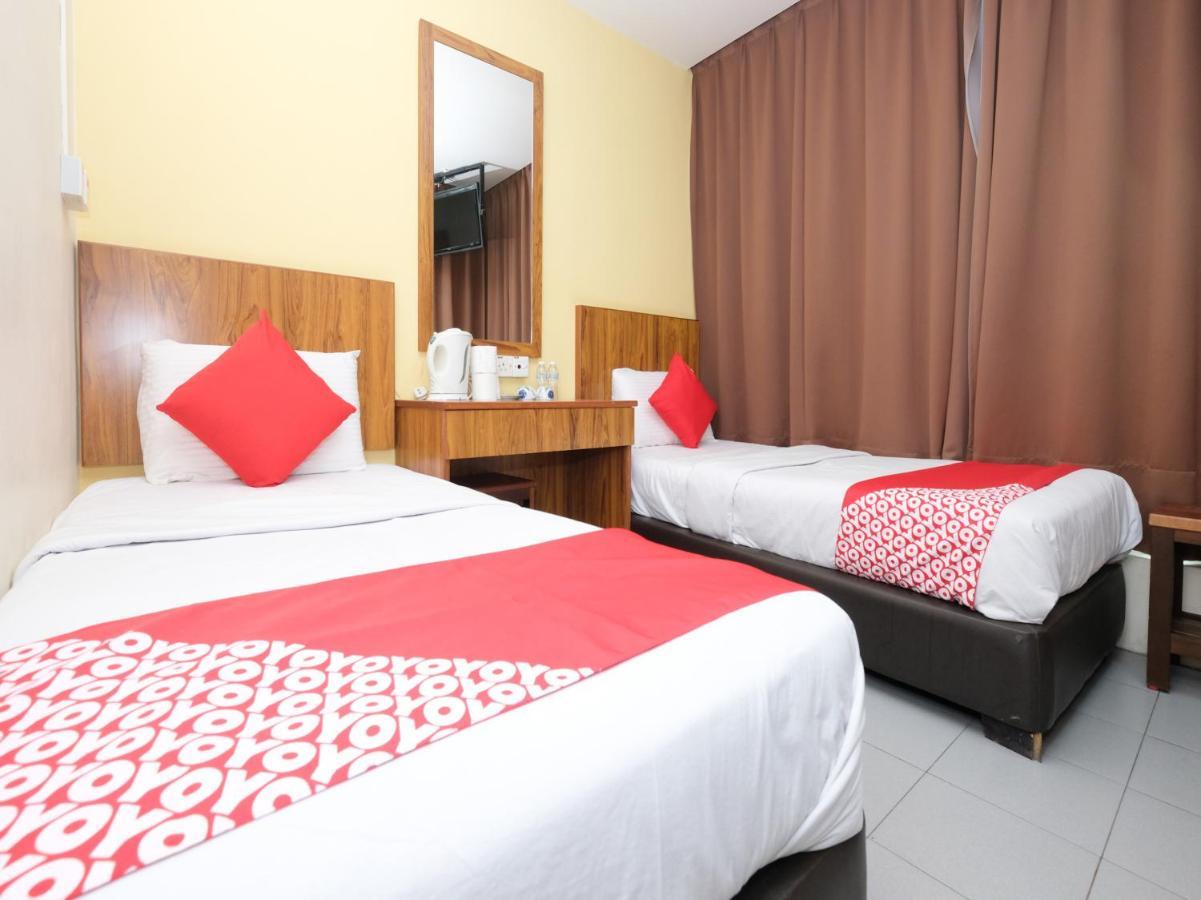 Oyo 89877 Sun Triang Hotel Kampong Kerayong Extérieur photo