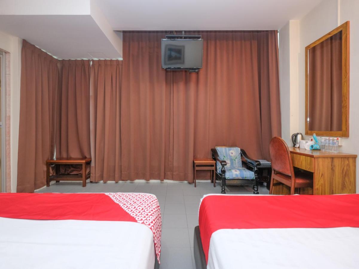 Oyo 89877 Sun Triang Hotel Kampong Kerayong Extérieur photo