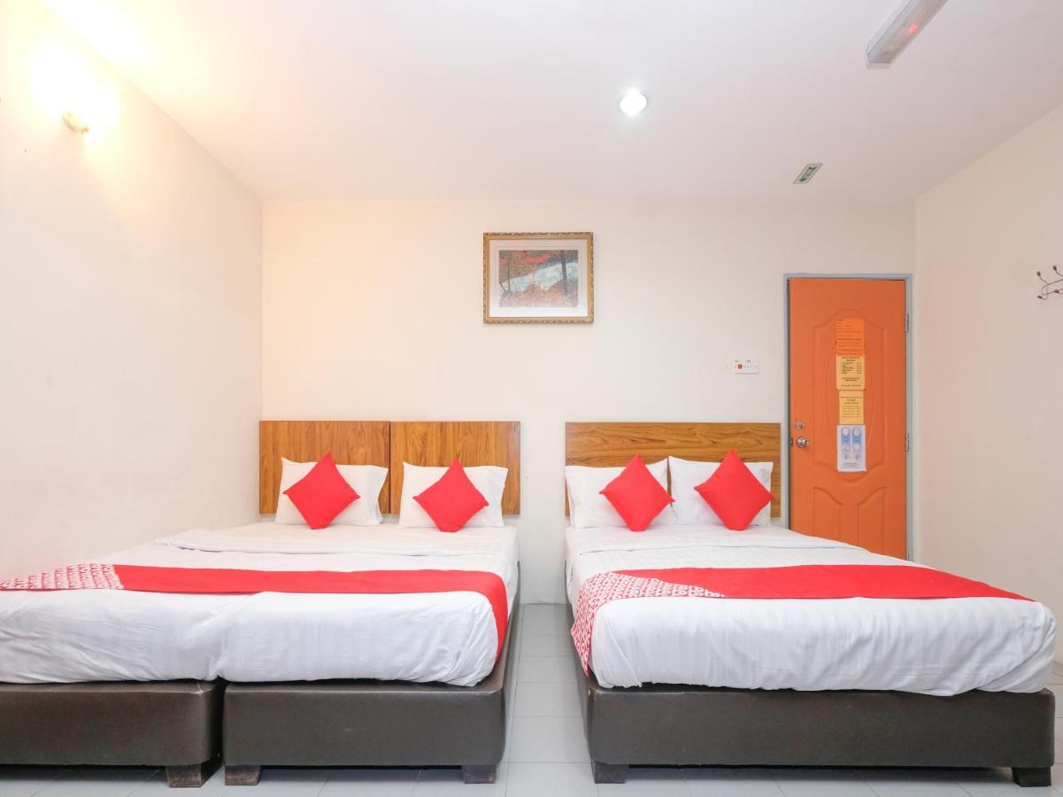 Oyo 89877 Sun Triang Hotel Kampong Kerayong Extérieur photo