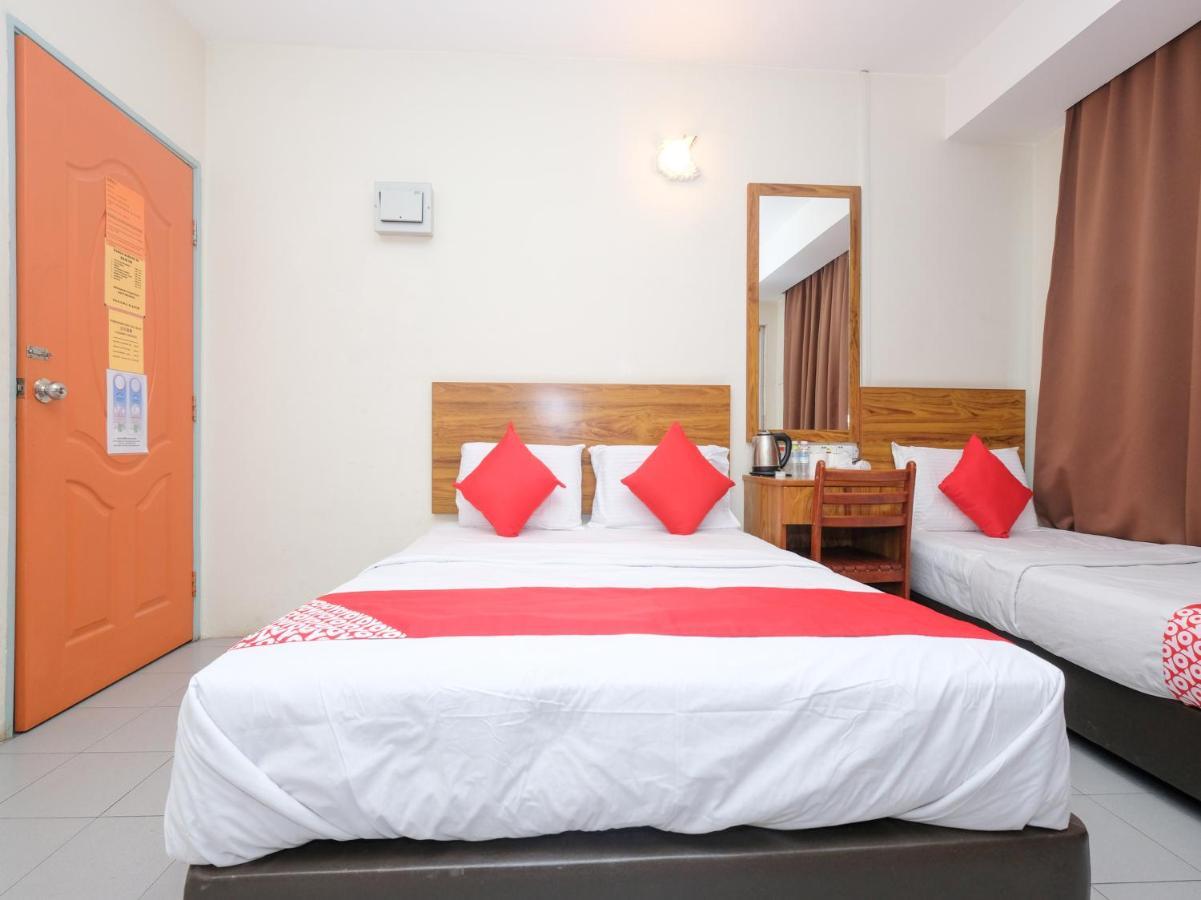 Oyo 89877 Sun Triang Hotel Kampong Kerayong Extérieur photo