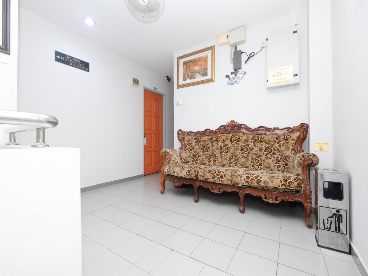 Oyo 89877 Sun Triang Hotel Kampong Kerayong Extérieur photo