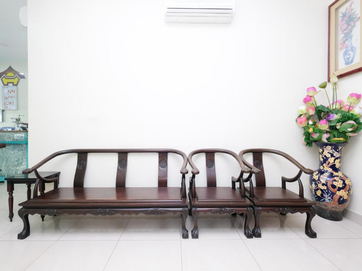 Oyo 89877 Sun Triang Hotel Kampong Kerayong Extérieur photo