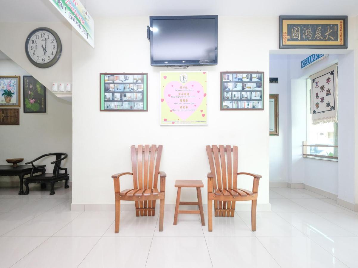 Oyo 89877 Sun Triang Hotel Kampong Kerayong Extérieur photo