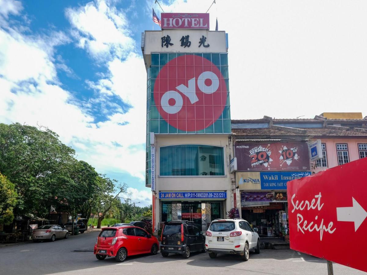 Oyo 89877 Sun Triang Hotel Kampong Kerayong Extérieur photo