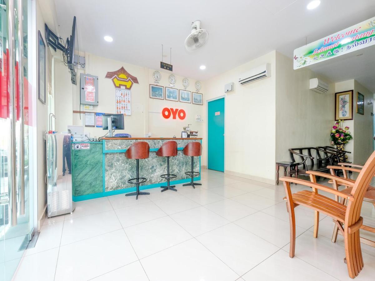 Oyo 89877 Sun Triang Hotel Kampong Kerayong Extérieur photo