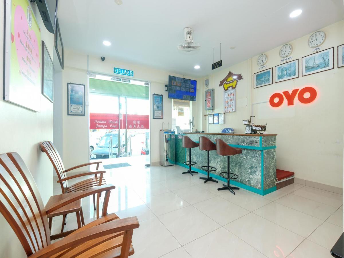 Oyo 89877 Sun Triang Hotel Kampong Kerayong Extérieur photo